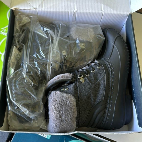 Tommy Hilfiger Women's Rainah Snow Boot - Picture 2 of 7